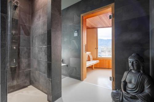 a bathroom with a statue of a buddha on the wall at Optimum Apartment - Wolframplatz in Zurich