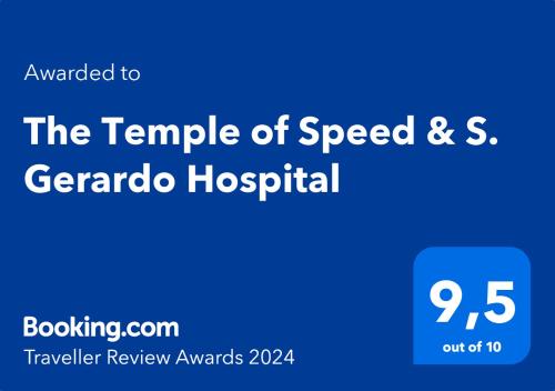 Niebieski prostokąt ze słowami świątynia prędkości i szpital genoa w obiekcie The Temple of Speed & S. Gerardo Hospital w mieście Biassono