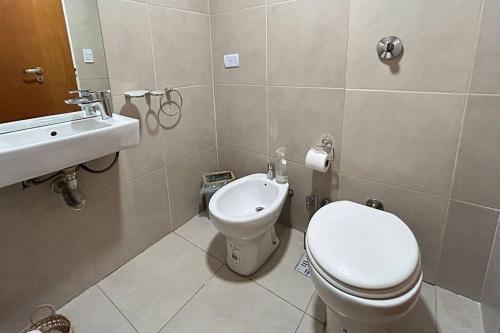 a bathroom with a toilet and a sink at BALC0611 Depto Exclusivo: Piscina y Comodidad en Montserrat in Buenos Aires