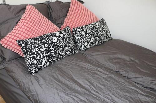 two pillows sitting on top of a couch at Lille nest in Rødovre