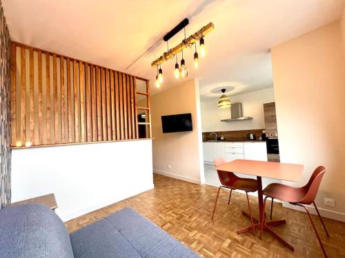 L'universitaire, Campus, Parking, Montagnes