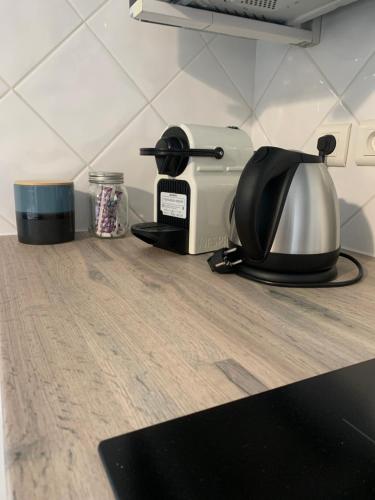 a kitchen counter with a tea kettle and a toaster at Le courant d’air in Fort-Mahon-Plage