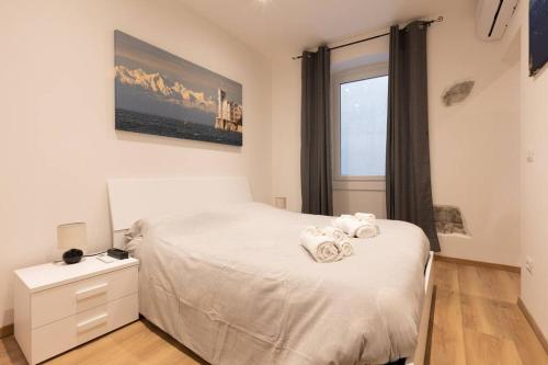 Postel nebo postele na pokoji v ubytování [Ospedale Maggiore] Vidali Elegant Suite *Netflix*