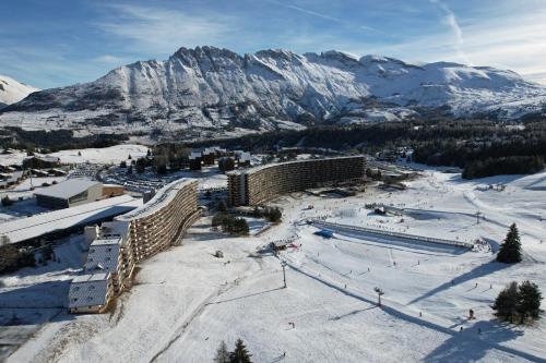 an aerial view of a ski resort in the snow at Chalet 6 personnes Super Dévoluy in Superdevoluy