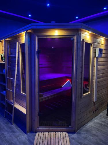 Gallery image of Spazuroom Luxury Suite in Mouscron