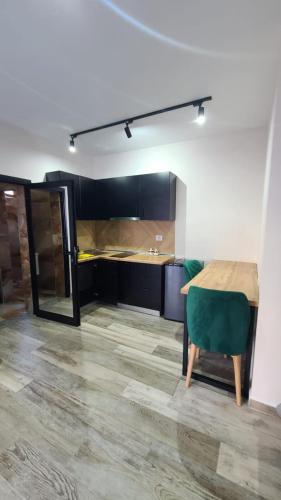 an empty room with a table and a kitchen at Guest House Tian & Hojz in Durrës