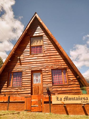a log cabin with a sign in front of it at La Montañesa in Epuyén