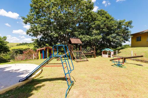 a playground with a slide in a yard at Hotel Morro De Santo Agostinho in Serra Negra