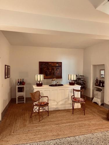 a living room with two chairs and a table at Miralago Casa Vacanze in Riva di Solto