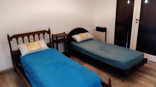 Katil atau katil-katil dalam bilik di Alquiler Temporal Casa tipo PH 3 ambientes Barrio Caisamar