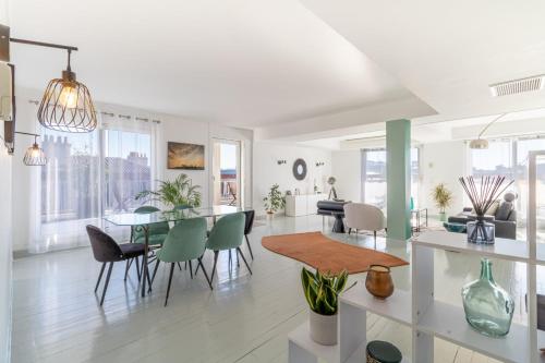 Μια τηλεόραση ή/και κέντρο ψυχαγωγίας στο Unique Grand Penthouse in the heart of Toulouse