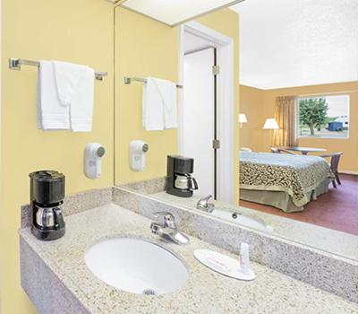 Ένα μπάνιο στο Travel Inn North Little Rock