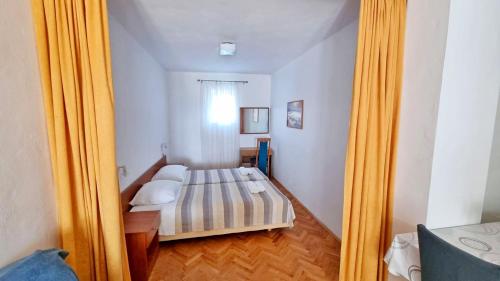 Кровать или кровати в номере Apartments Poljubac