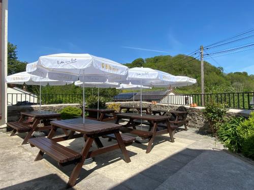 a group of picnic tables with umbrellas at Castle Inn in Knighton