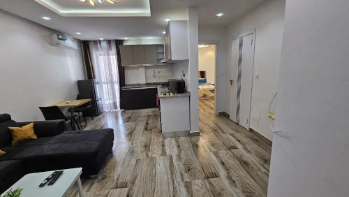 Superbe Appartement à Ngorにあるキッチンまたは簡易キッチン