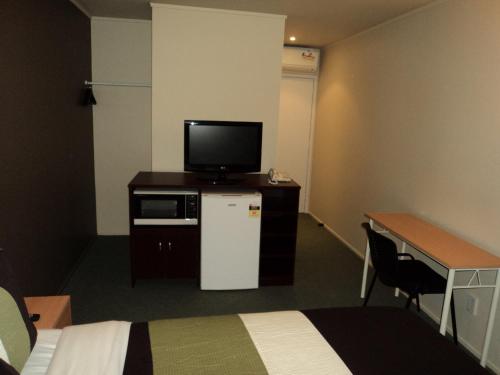 A television and/or entertainment centre at Sai Motels - Greenlane Auckland