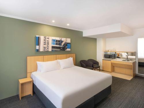 Mercure Sydney Macquarie Park Image