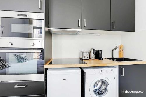 Photo de la galerie de l'établissement Elegant apartment - 1BR 4P - Parc de Belleville, à Paris