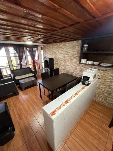 Gallery image of Atitlan Inn in Jucanyá
