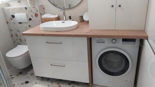 Bilik mandi di Apartments with parking space Klis, Split - 16979