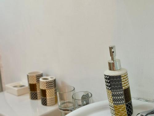 a soap dispenser sitting on top of a sink at Moderno Penthouse in Solorín