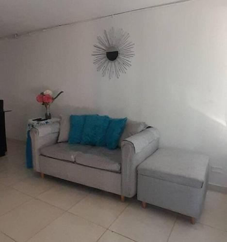 a living room with a couch and a mirror at Casa Blanca in Ibagué