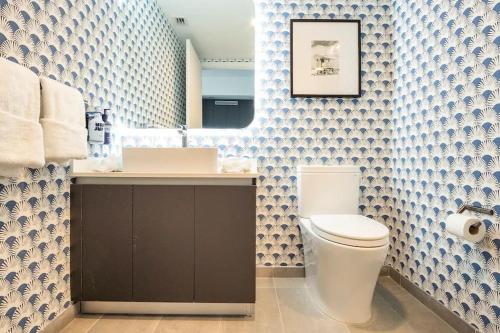Boutique Condo in DT Miami Perfect for Couples/Fam photo 4