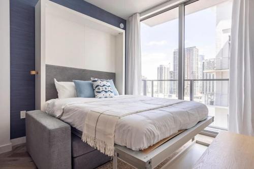 Boutique Condo in DT Miami Perfect for Couples/Fam photo 3