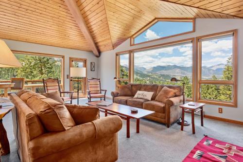 Кът за сядане в Aspen Spirit Vacation Home at Windcliff home