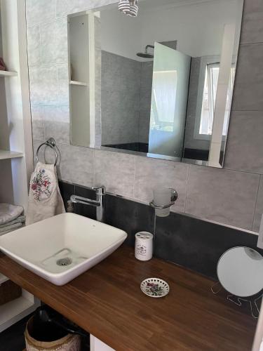 a bathroom with a sink and a mirror at ORIGEN in Saforcada