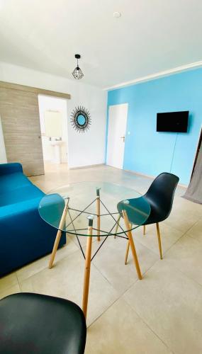 TV a/nebo společenská místnost v ubytování Little urban idéal pour les séjours de moyenne durée proche de tout