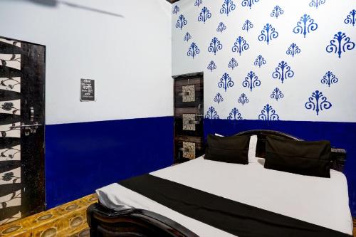 A bed or beds in a room at OYO D.R. Hotel & Residency Restaurant