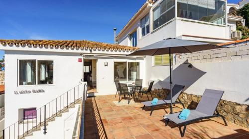 CoastalGem: 2BR Pool and View