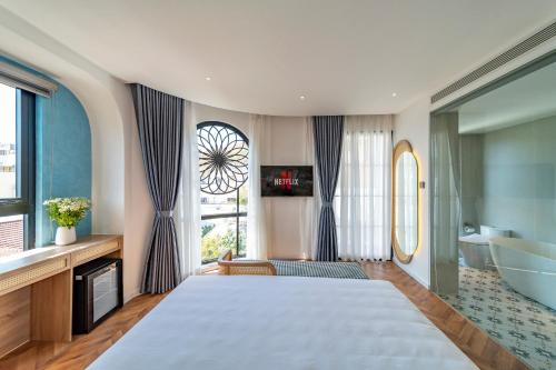 Ένα ή περισσότερα κρεβάτια σε δωμάτιο στο V Boutique Hotel - Complimentary refreshments