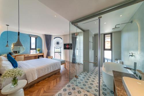 Ένα ή περισσότερα κρεβάτια σε δωμάτιο στο V Boutique Hotel - Complimentary refreshments