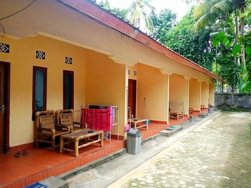 Bangunan di mana terletaknya rumah tamu ini