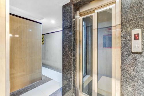 Ένα μπάνιο στο Season 4 Residences - Teynampet Near Apollo Hospital ,Balaji Dental, US Consulate