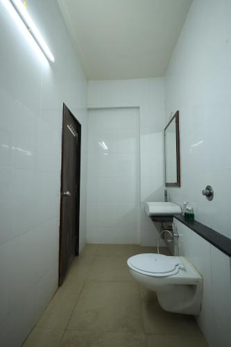 Koupelna v ubytování Hotel Saishree`