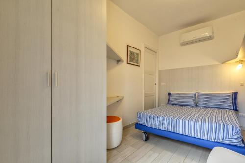 a small bedroom with a bed and a closet at Villafranca in Alghero