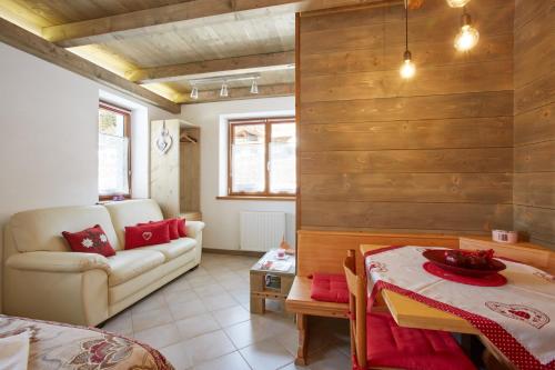 Гостиная зона в Casa Vacanza Comelico Dolomiti Appartamento Comfortspace