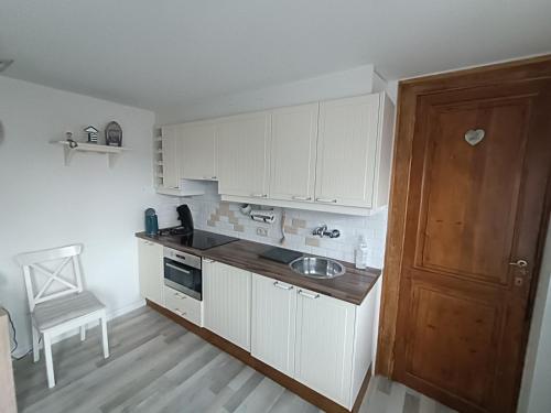 Kuchyň nebo kuchyňský kout v ubytování Appartement Studio Wenduine