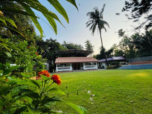 a green yard with a building in the background at Villa by the Sea in Mumbai