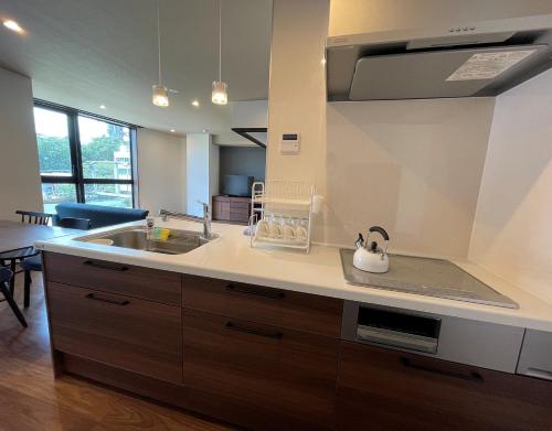 a kitchen with a sink and a counter top at THE VIEW Odawara shiro-no mieru hotel - Vacation STAY 66140v in Odawara