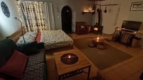 a living room with a couch and a fire place at TUTTO House&Home in Lubno