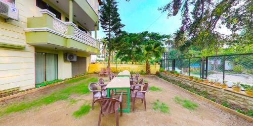 a table and chairs in front of a building at Hotel Vishram in Mount Ābu