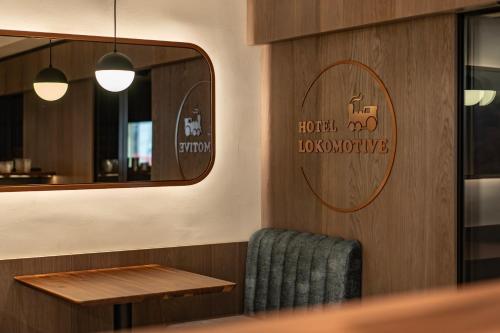 a dining room with a chair and a mirror at Hotel Lokomotive in Linz