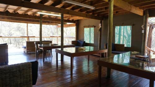 Χώρος καθιστικού στο Honeyguide Ranger Camp