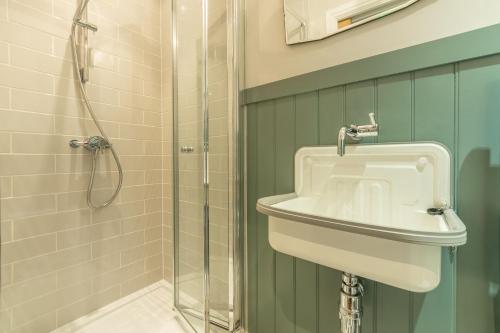 Vannituba majutusasutuses Barnwell Cottage