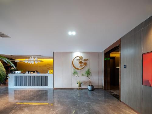 張家界市にあるVanbrugh Bay Hotel - Zhangjiajie Tianmen Mountainのギャラリーの写真