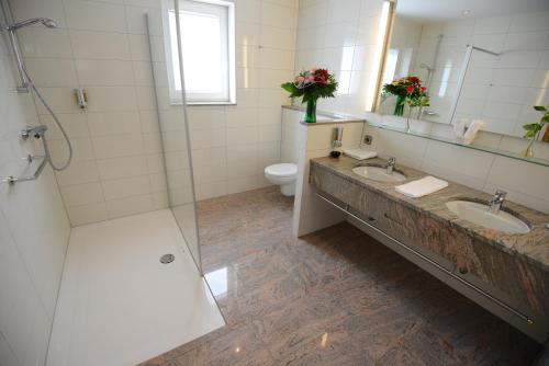 Ένα μπάνιο στο Möhringers Schwarzwald Hotel